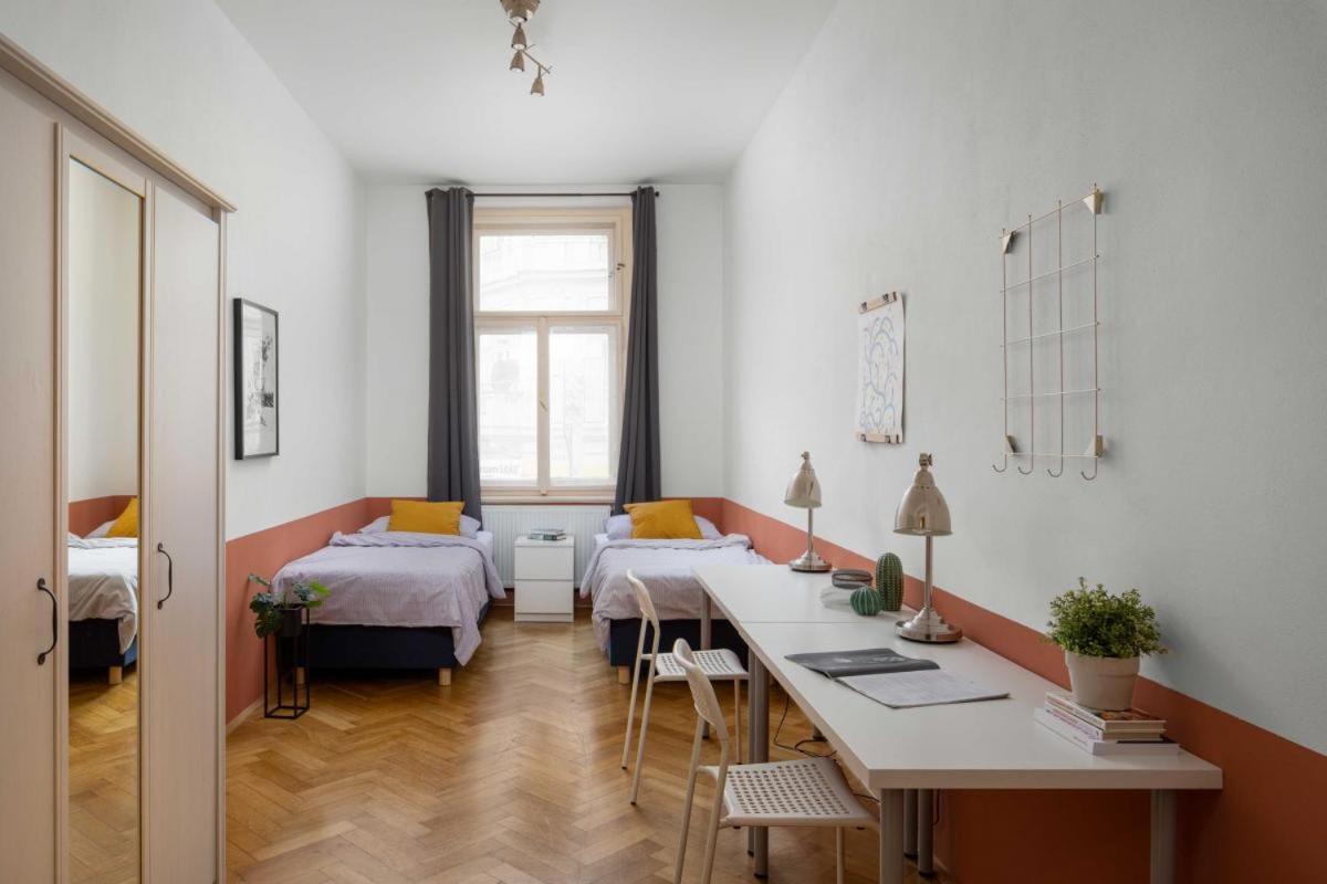 Letna Apartments Prag Exteriör bild